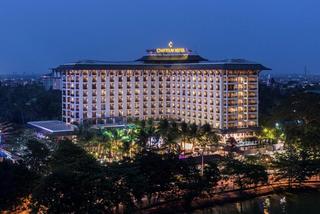 Chatrium Hotel Royal Lake Yangon