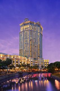 Grand Copthorne Waterfront Hotel